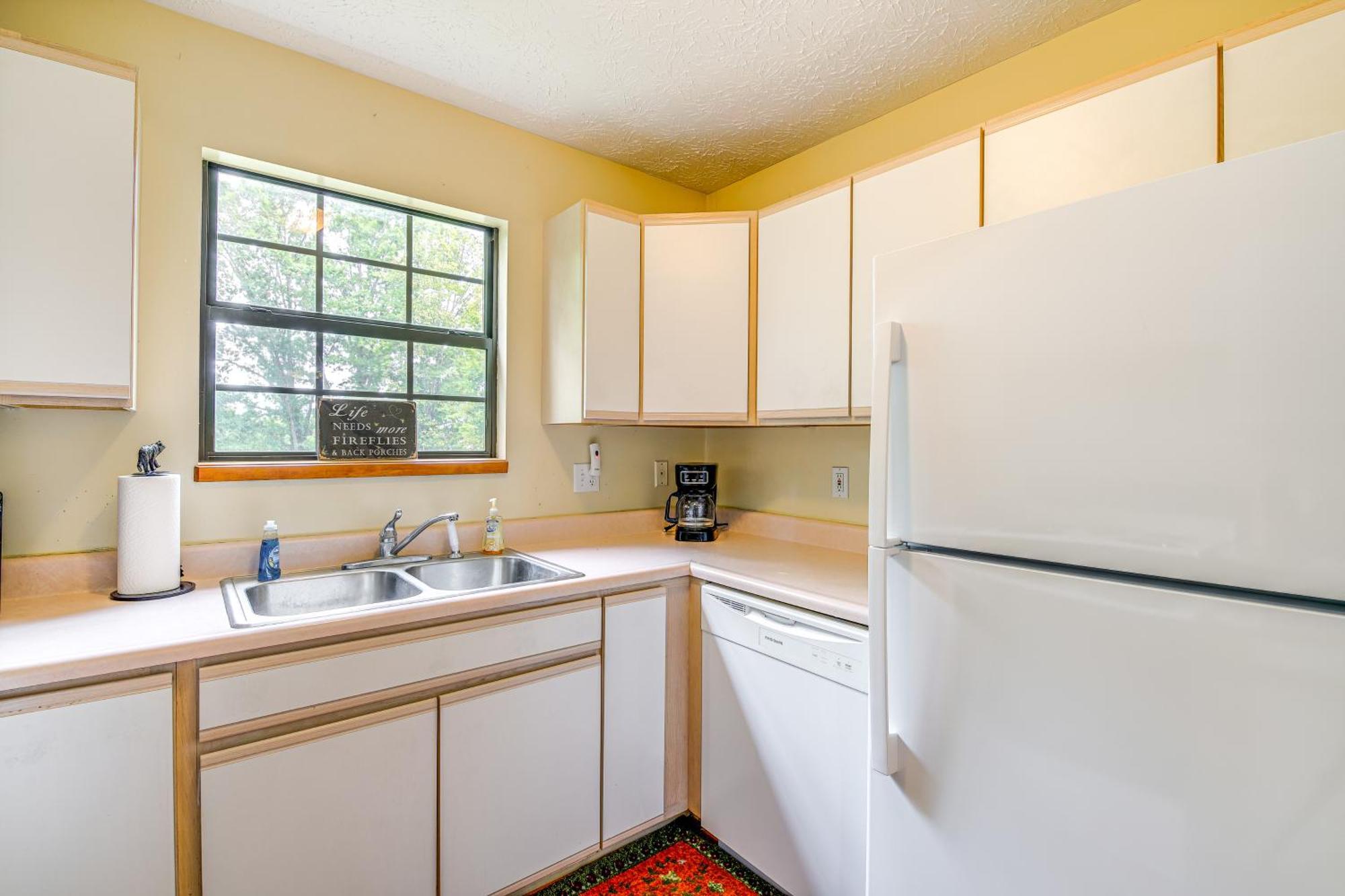 Pet-Friendly Sevierville Rental With Private Hot Tub Kültér fotó
