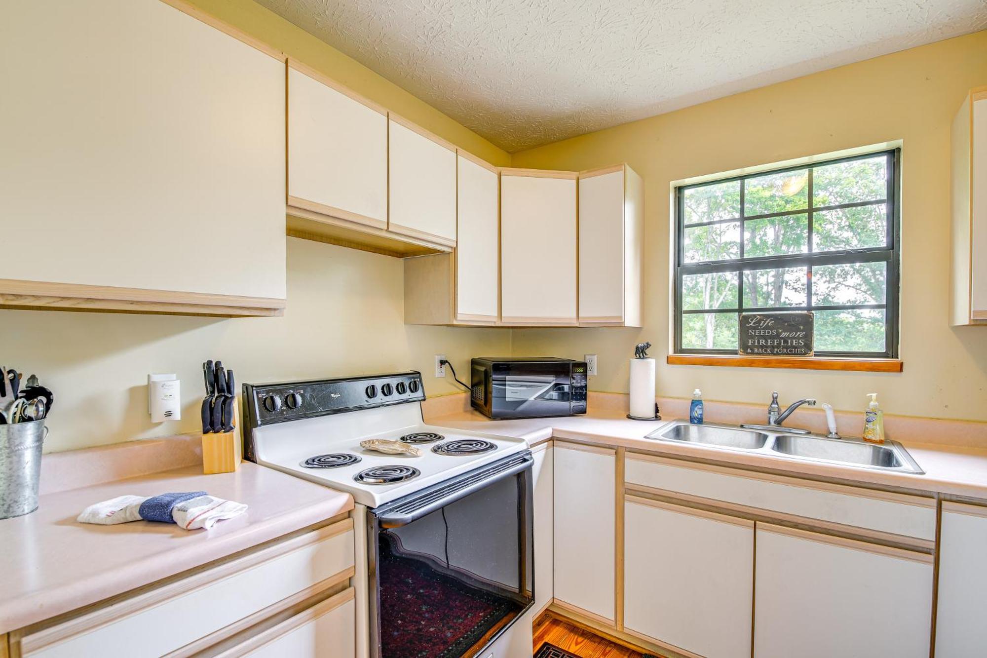 Pet-Friendly Sevierville Rental With Private Hot Tub Kültér fotó