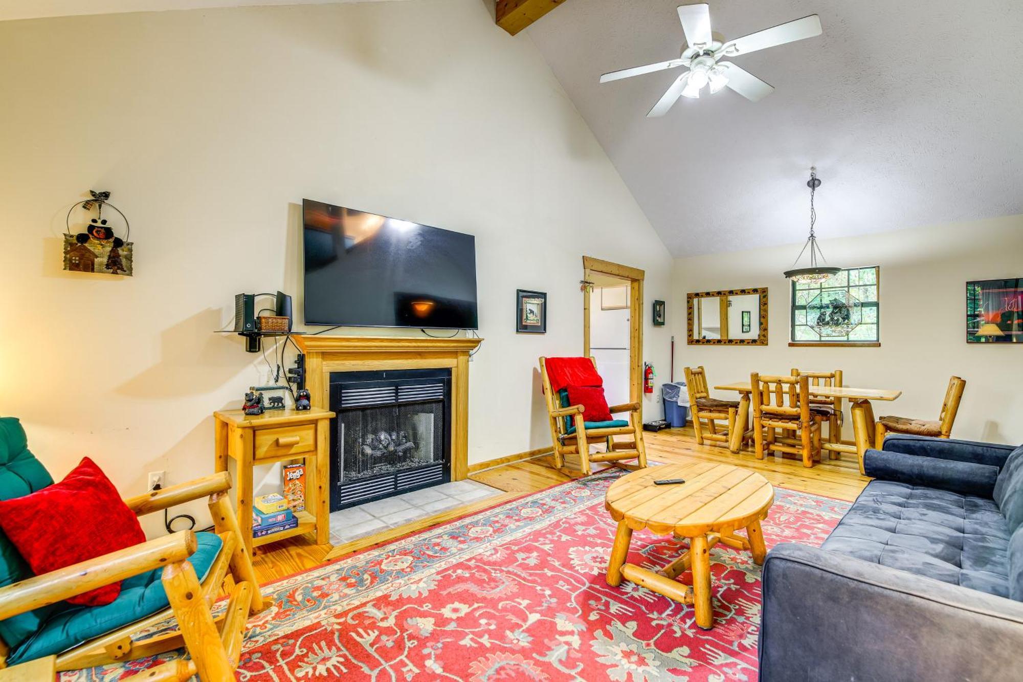 Pet-Friendly Sevierville Rental With Private Hot Tub Kültér fotó