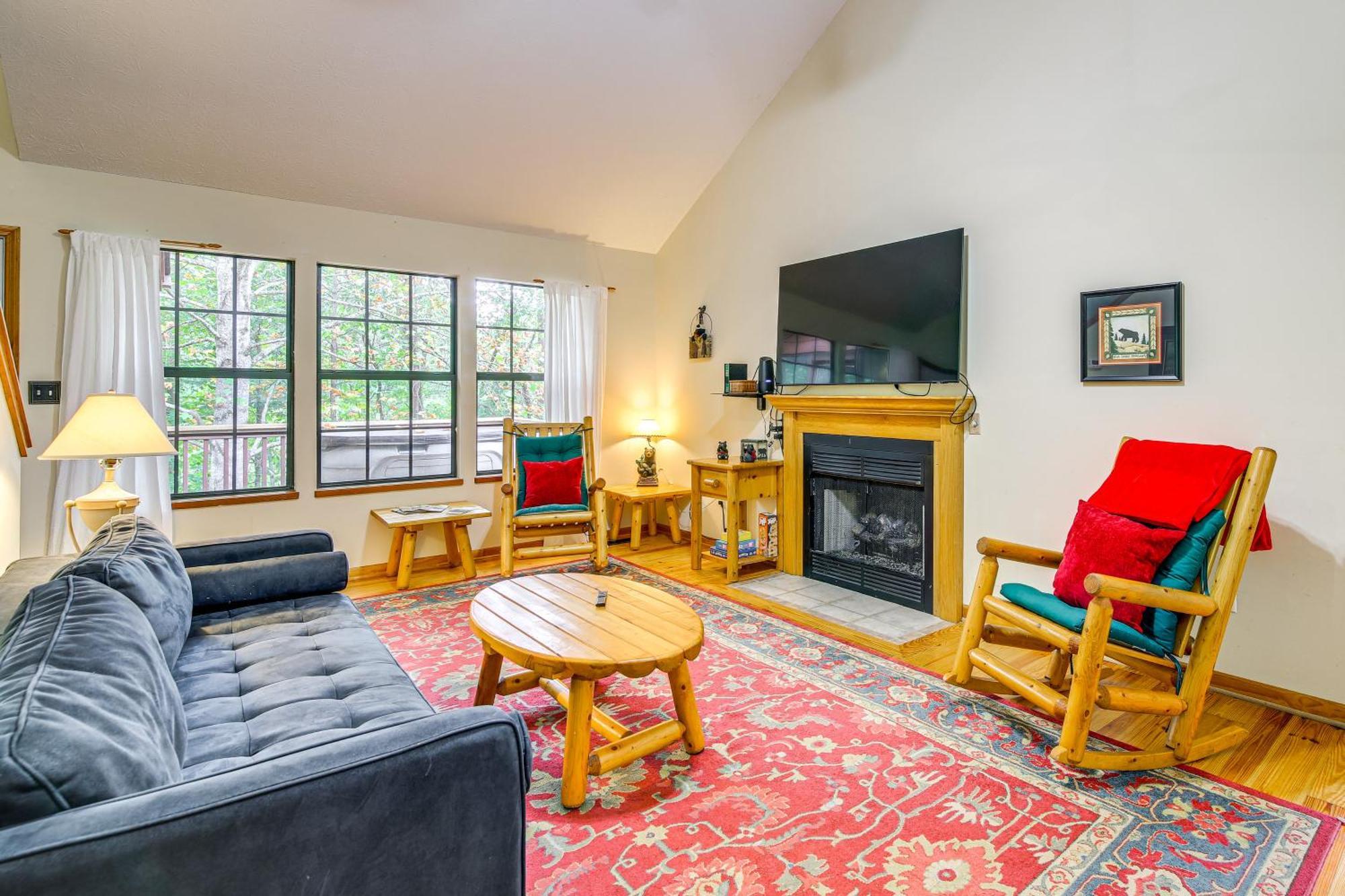Pet-Friendly Sevierville Rental With Private Hot Tub Kültér fotó